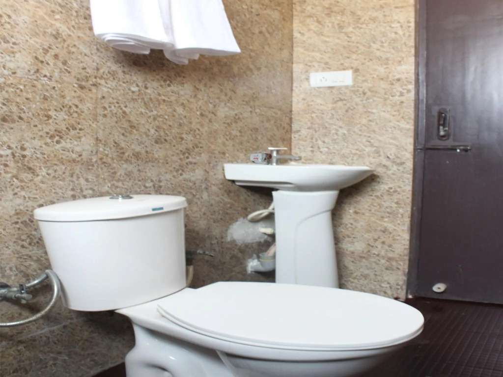 OYO 13670 Skylark Service Apartment
