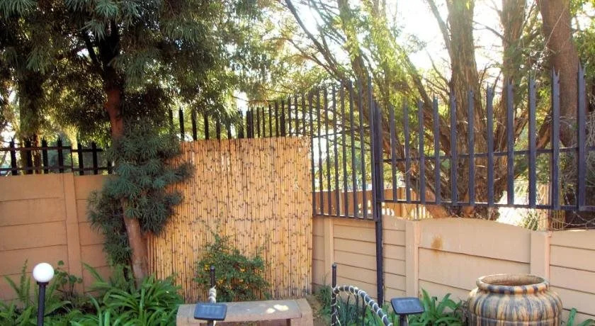 Linga Longa Guest House