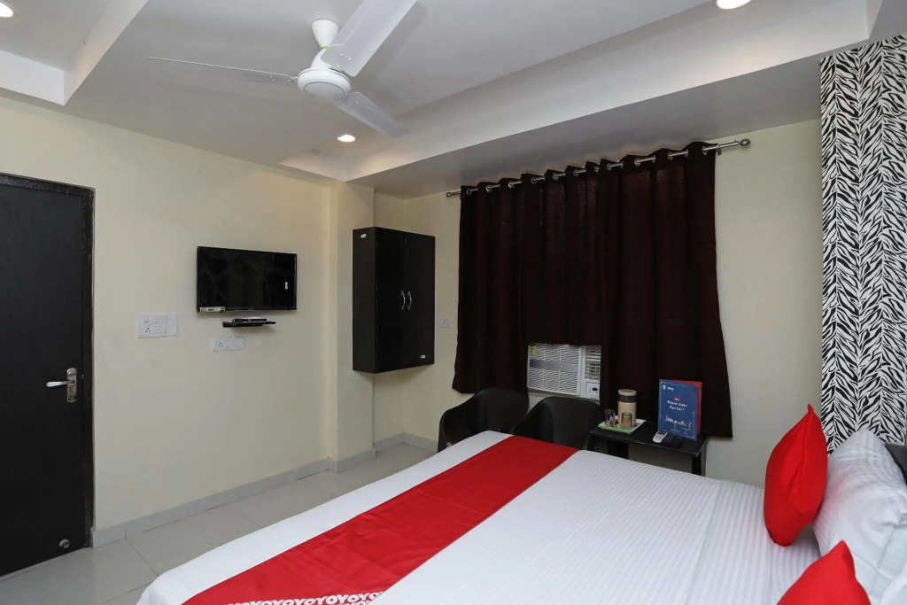 OYO Flagship 22697 Richa Grand Inn