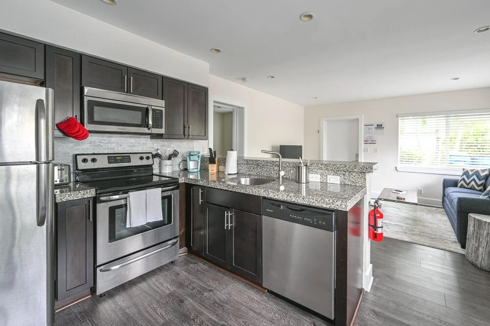 Victoria Park Urban Oasis W/ Patio, 2 Miles To Beach 1 Bedroom Duplex