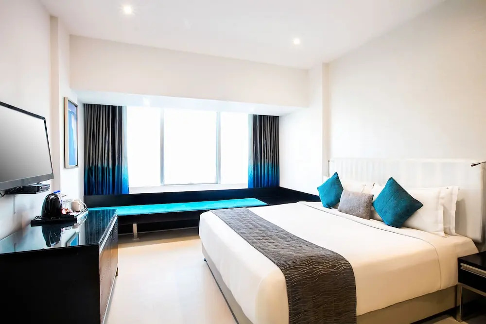 Clarion Hotel President