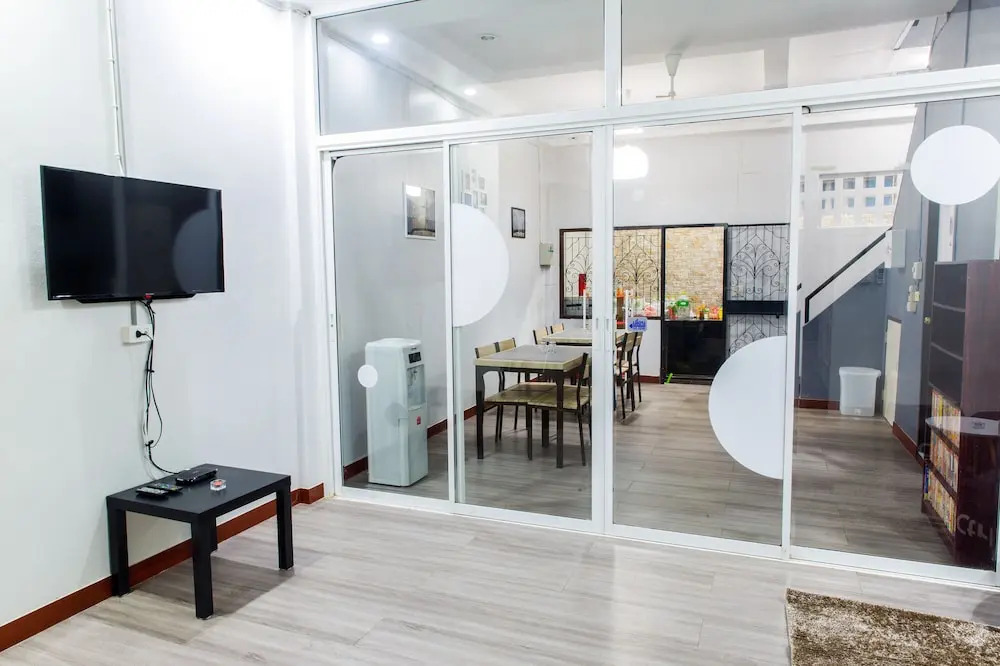 Sleep Lizm Hostel - Adults Only