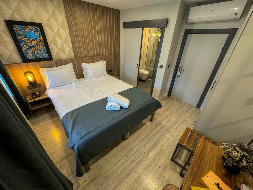 Zeno Suites Hotel