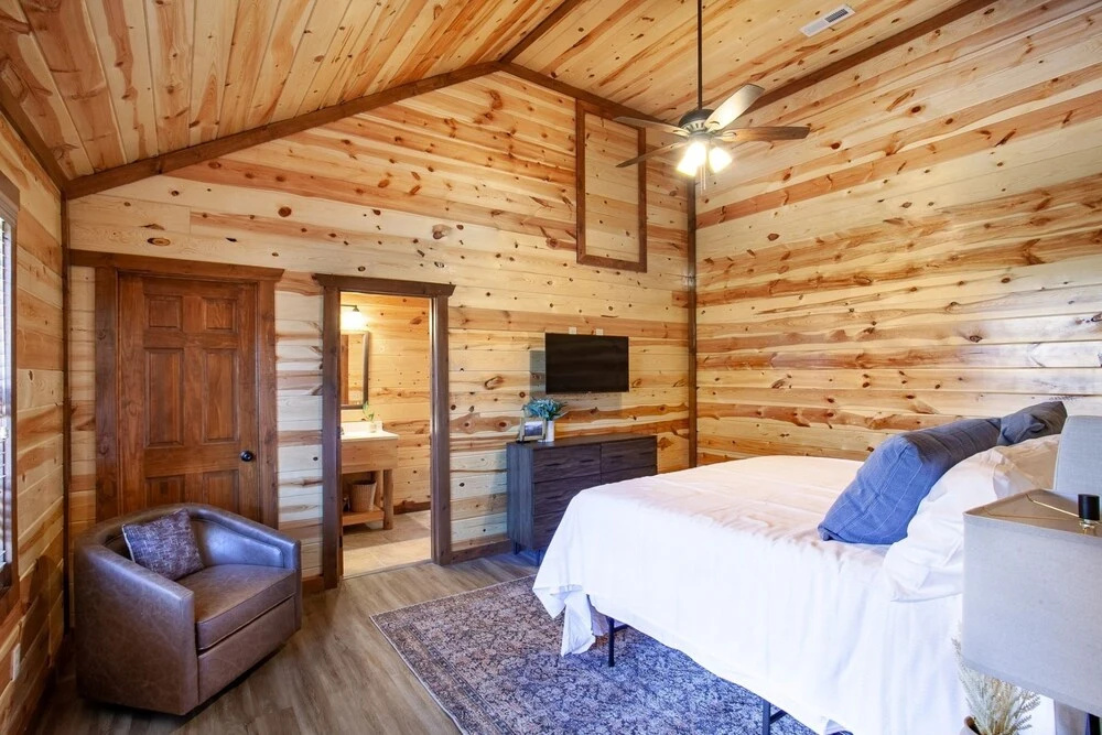 Splash Of Gatlinburg 6 Bedroom Cabin by RedAwning