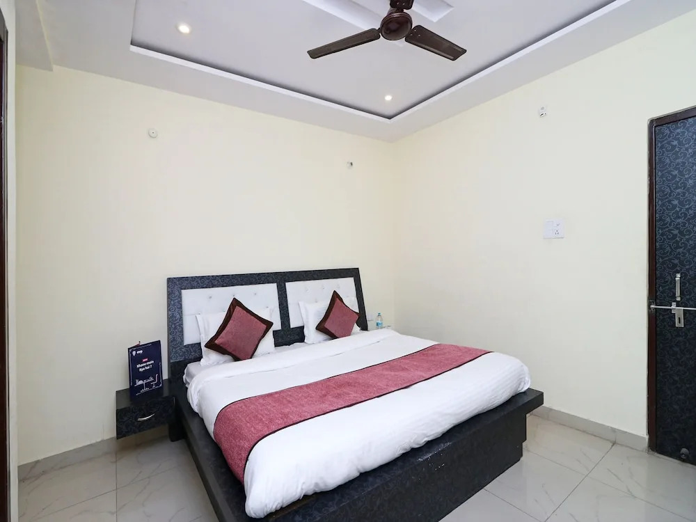 OYO 11572 Hotel Radha Regent