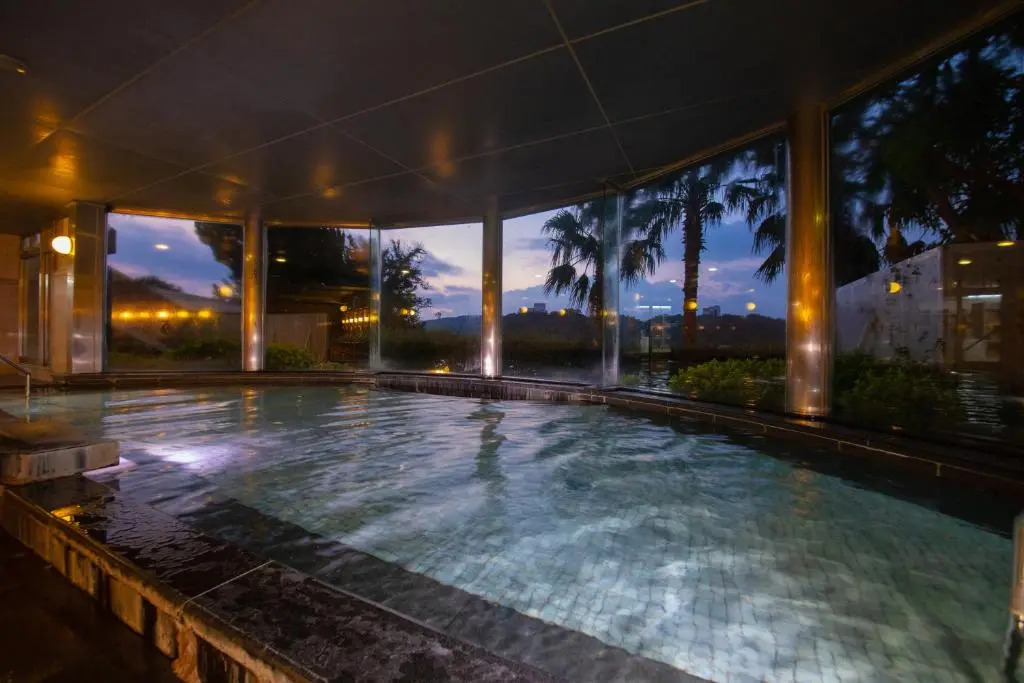 Toba Grand Hotel
