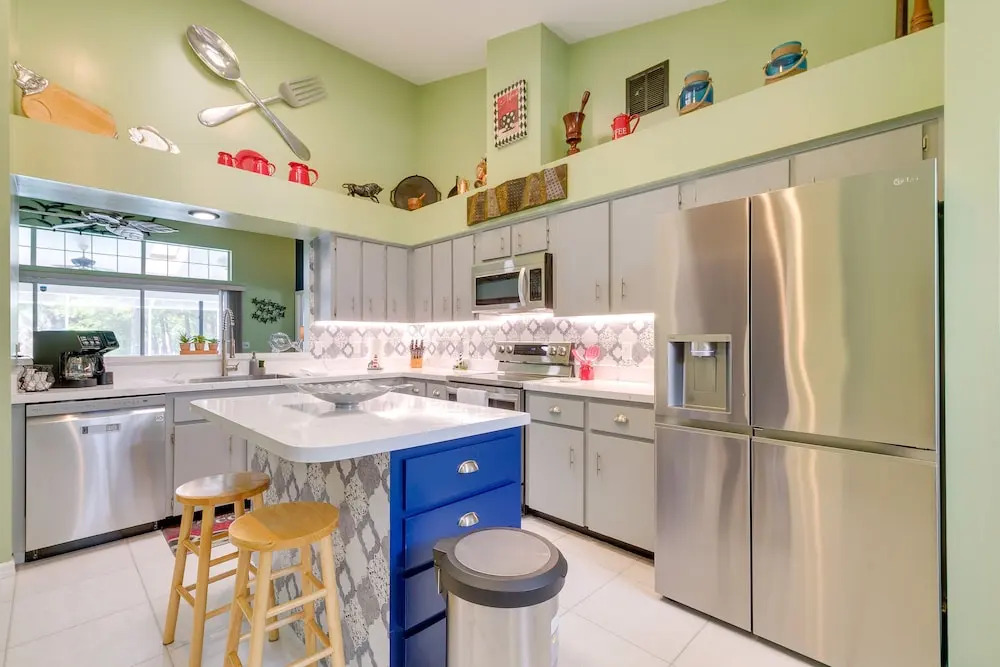 Sunny Home w/ Pool & Lanai - Near Rainbow River!