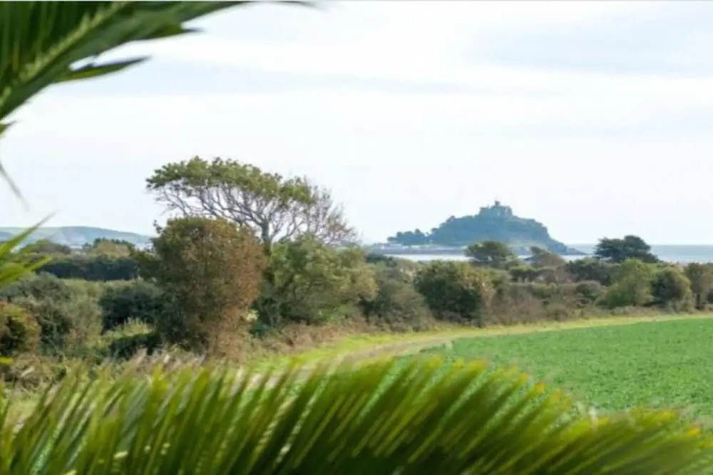 Remarkable Large 1-bed Apartment Nr Penzance
