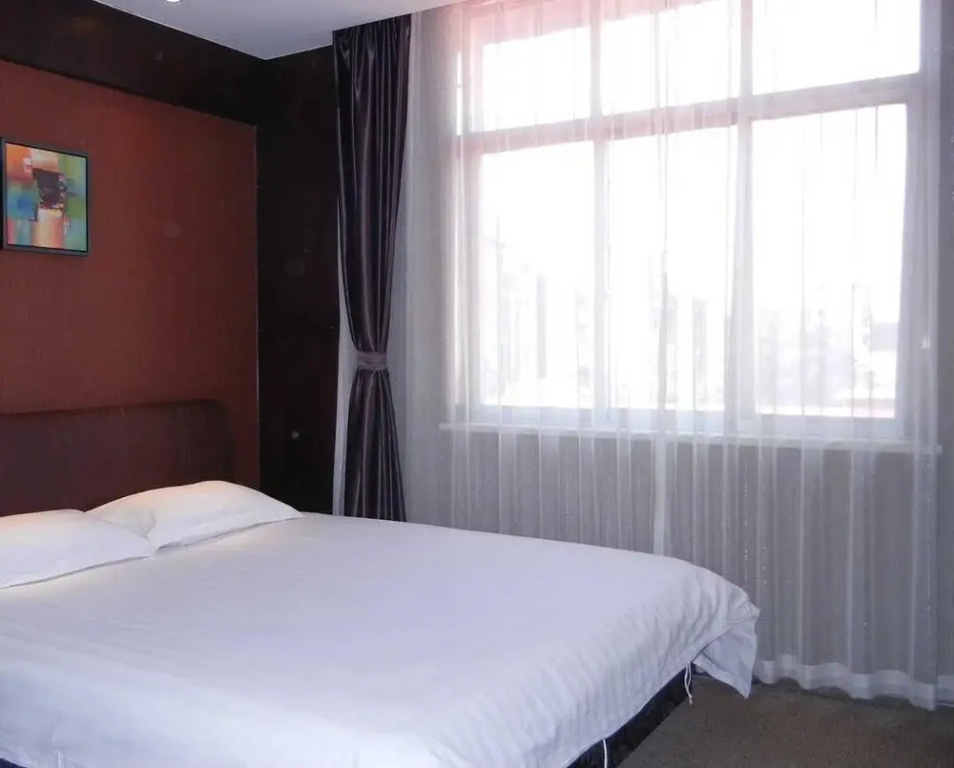 Huadong Hotel