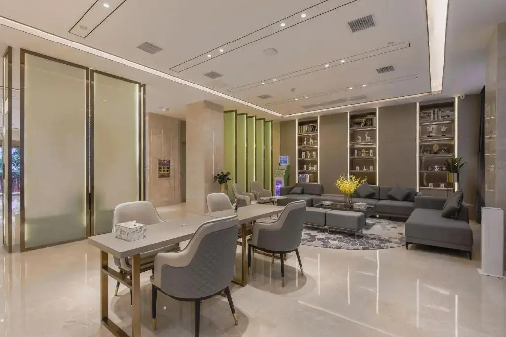 Lavande Hotel Wuhan 2nd Guanggu Road