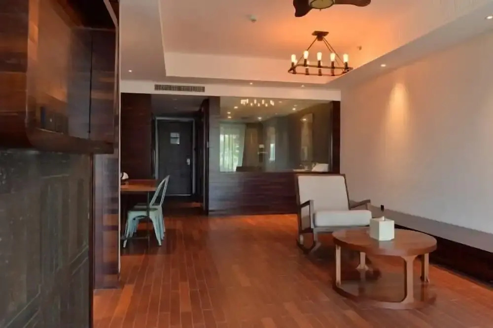 Poly Phoenix Hotel