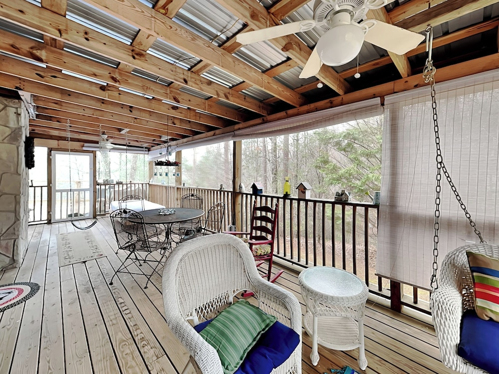 Daisy's Enchanted Cottage by Jackson Mountain Rentals
