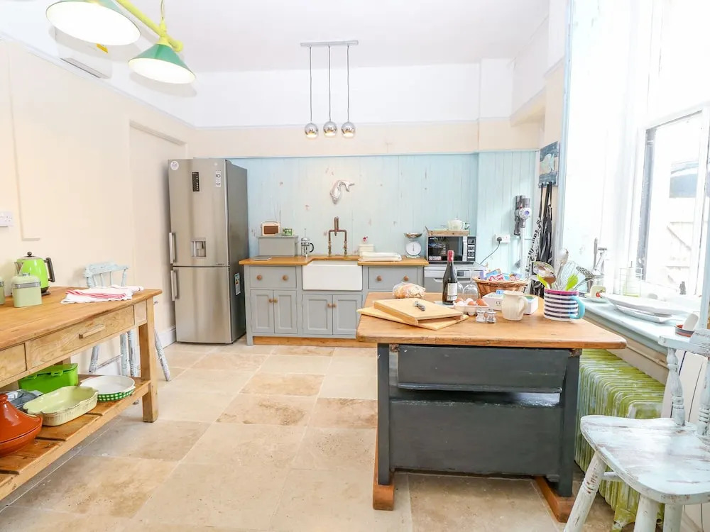 The Old Kitchens - Dog-Friendly Coastal Cottage, Isle of Wight, Near The Needles