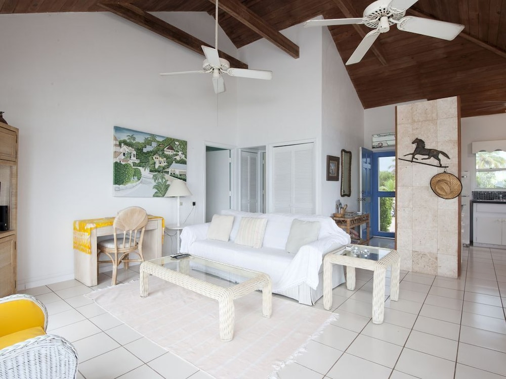 Windermere Escape: Private Villa By The Beach