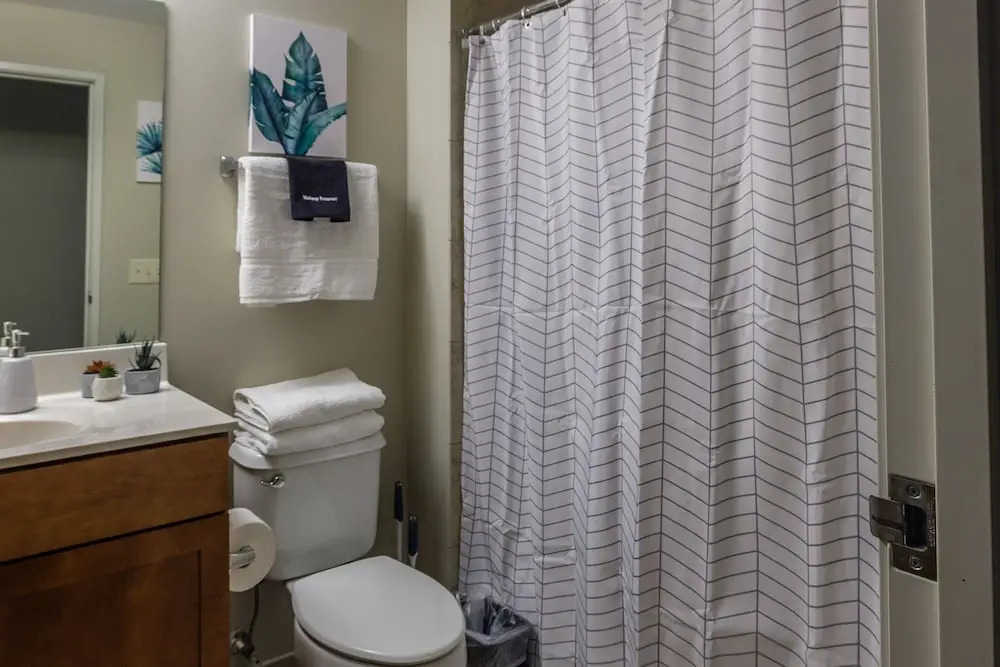 2 BR Weston Apt by Frontdesk