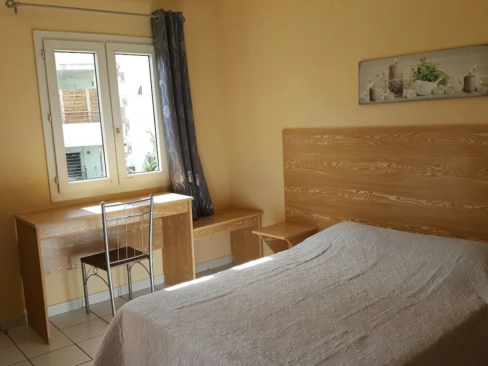 Hotel Les Manguiers Jardin de lEtat Centre Ville Parking Gratuit Canal Sat