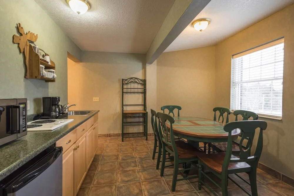 Crooked River Lodge