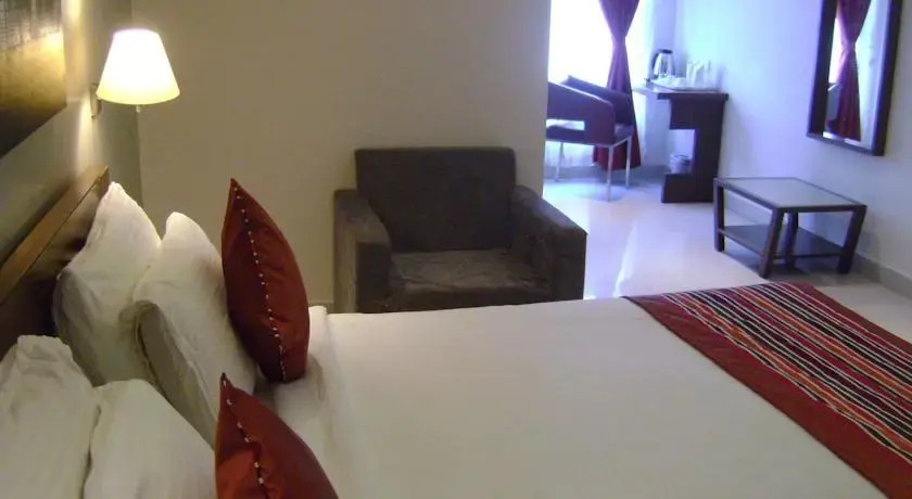 Summit Airport Hotel & Spa