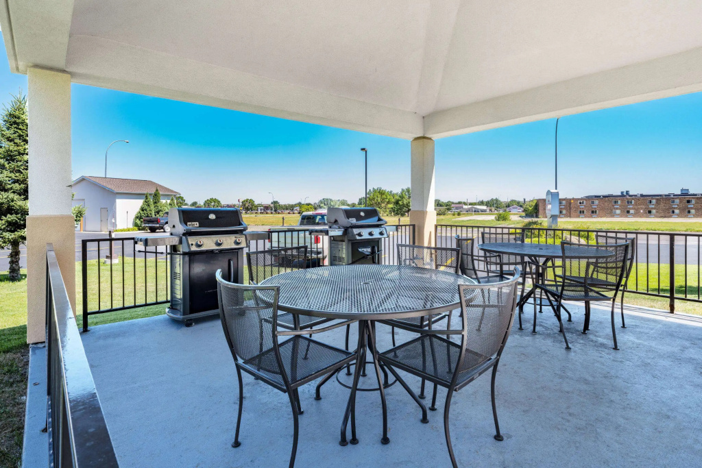 Hawthorn Suites by Wyndham Williston