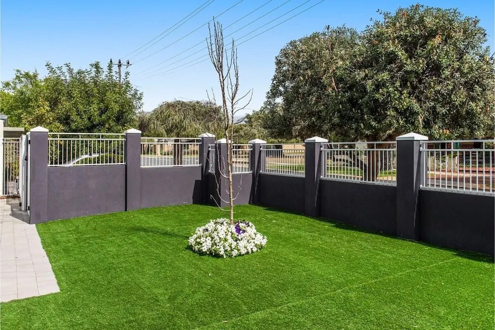 Peaceful South Perth Home near Perth Center