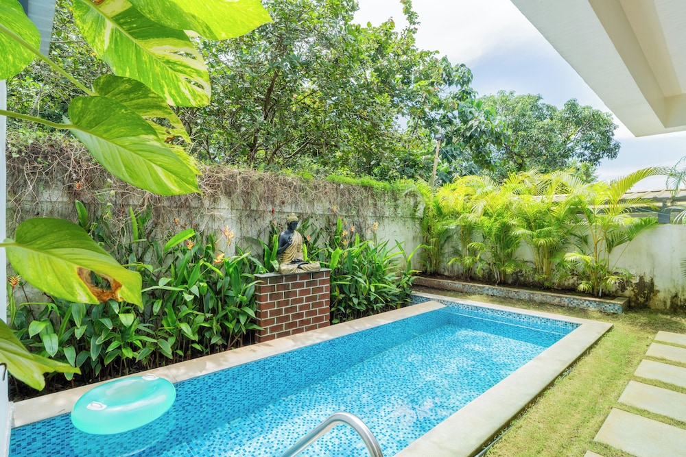 ELIVAAS 3 BHK Pvt Pool & Bar - Villa Valerie