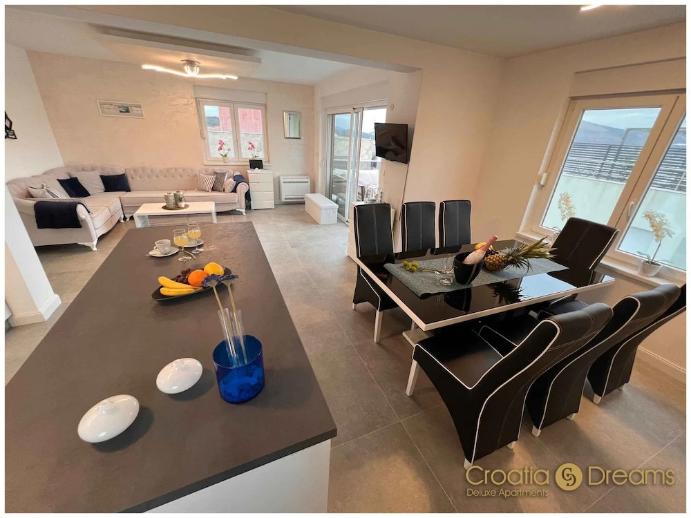 Oceanview Deluxe Penthouse Apartment With 89m2 Living Space & 90m2 Roof Terrace