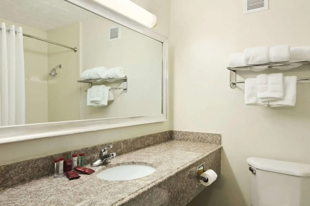Courtyard by Marriott Tulsa Woodland Hills