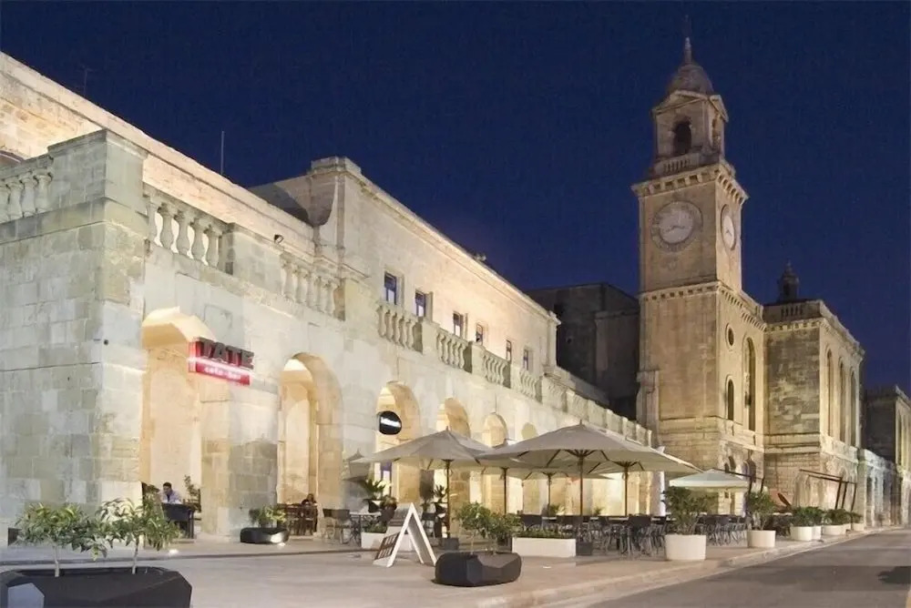 Traditional Maltese Townhouse, Roof Terrace and Views