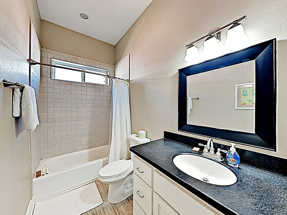 Coastal Getaway - Pool & Gulf Views, Walk To Beach 5 Bedroom Home