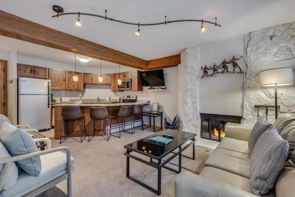 Laurelwood Condominiums Studio Premier Unit 201