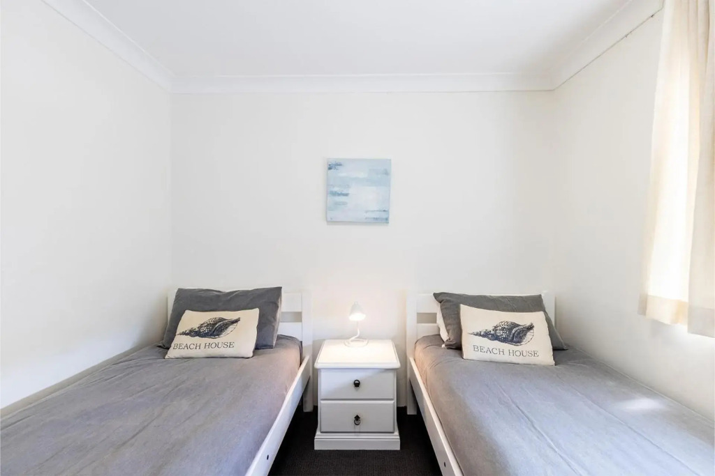 The Dunes15 38 Marine Dr fabulous unit with pool tennis court and across the road to the beach