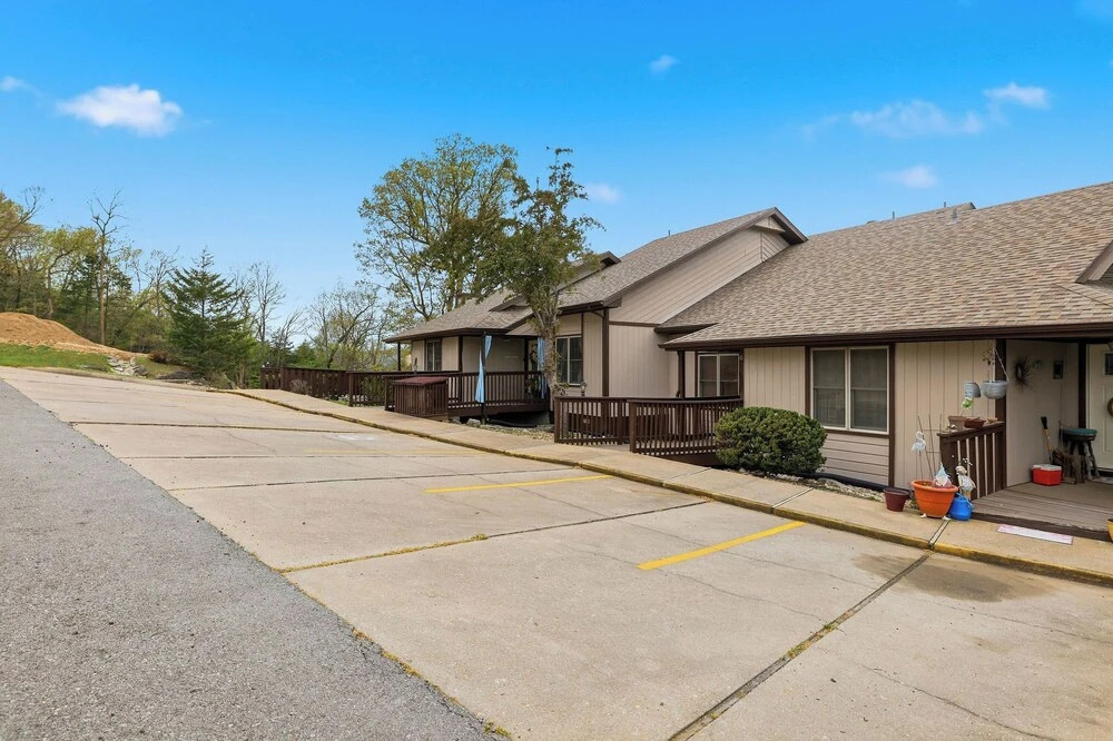 Holiday Island Escape w/ Panoramic Lake Views