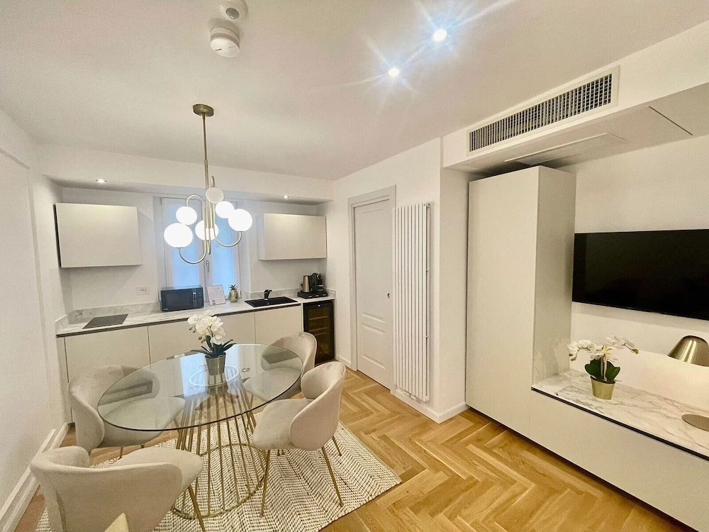 Bellagio Luxury Suites Apartments