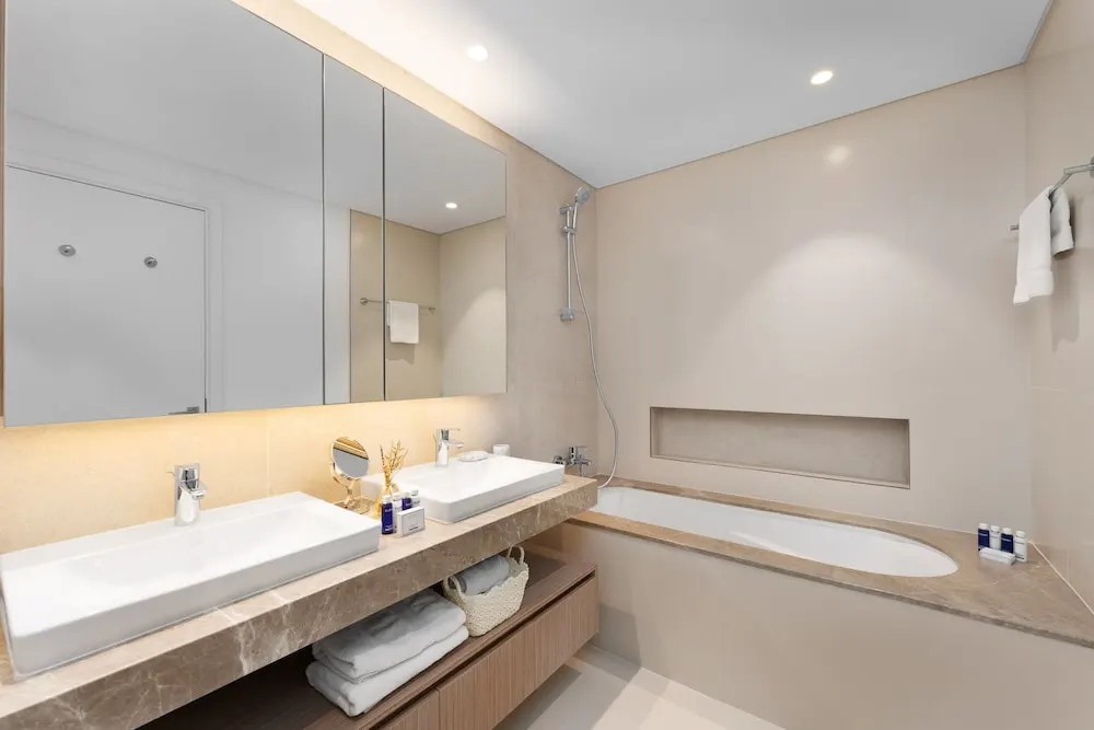 Maison Privee - Trendy Apt on the Creek with Superb Dubai Skyline Vw