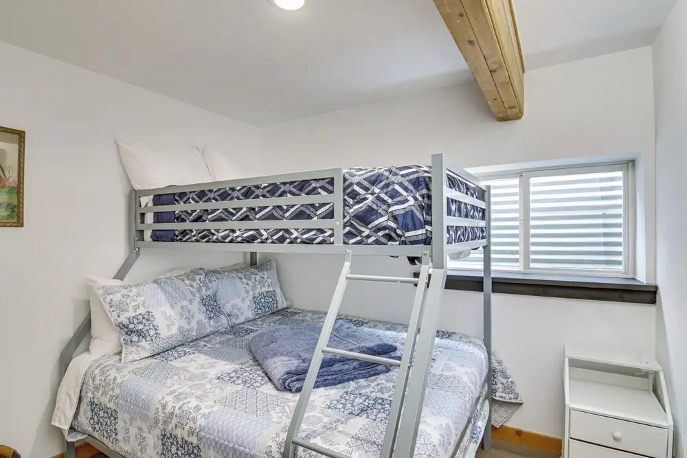 Sauna, Gas Grill & More! Belgrade Duplex