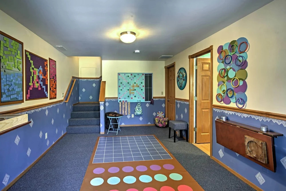 Tamarack Haus' Hot Tub & EV Charging: Walk Dtwn!