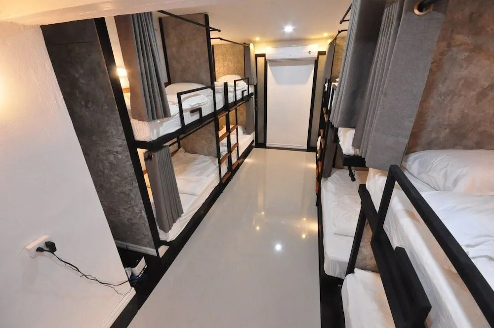 Hive Hostel - Adults Only