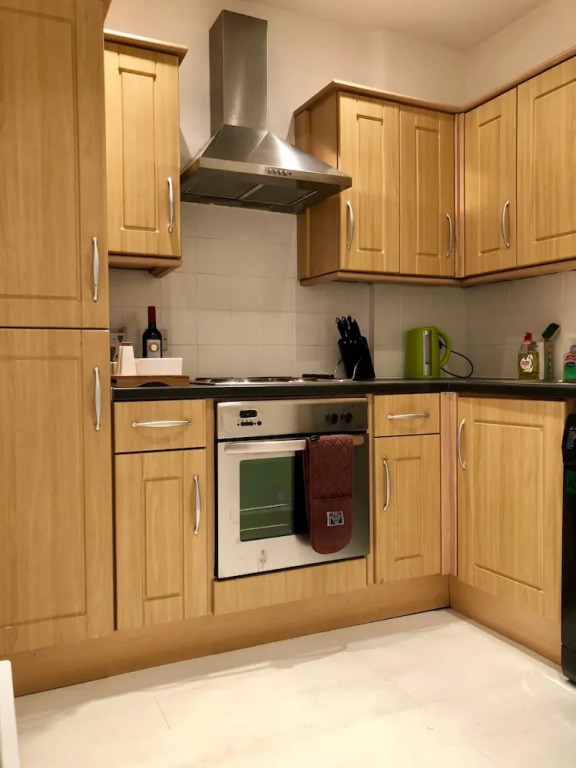 2 Bedroom Flat Near Leith