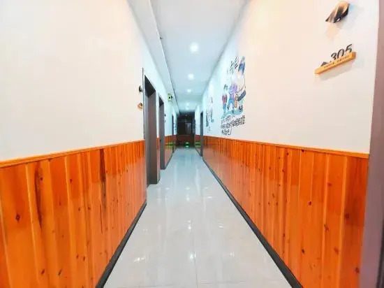 Zhaoxing Dongzhai Banshan Yunju Boutique Homestay