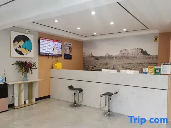 Super 8 Hotel (Hefei Emerald Lake University Town)