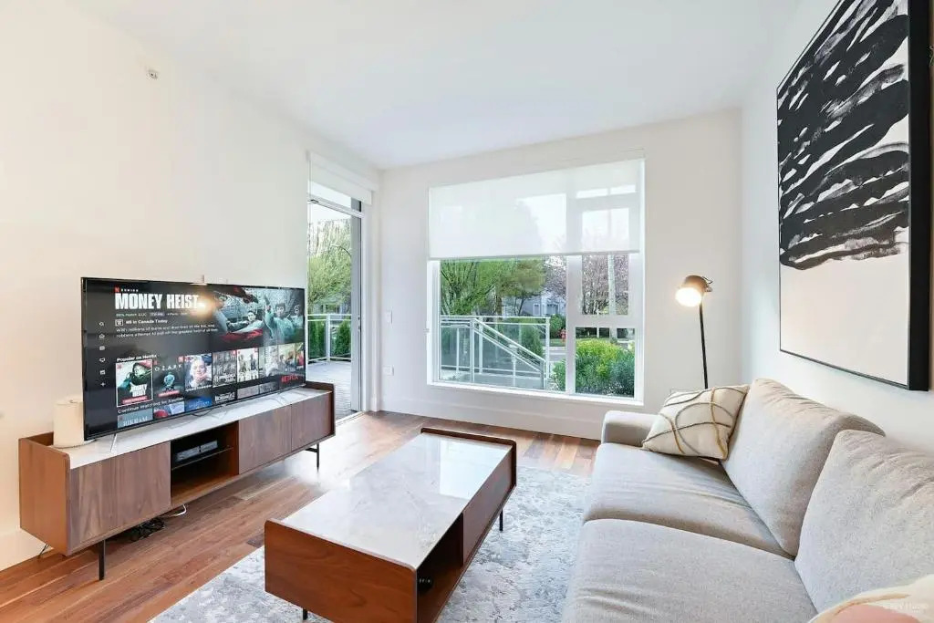 Sagittarius Palace Spacious 1BD 1BA besides park