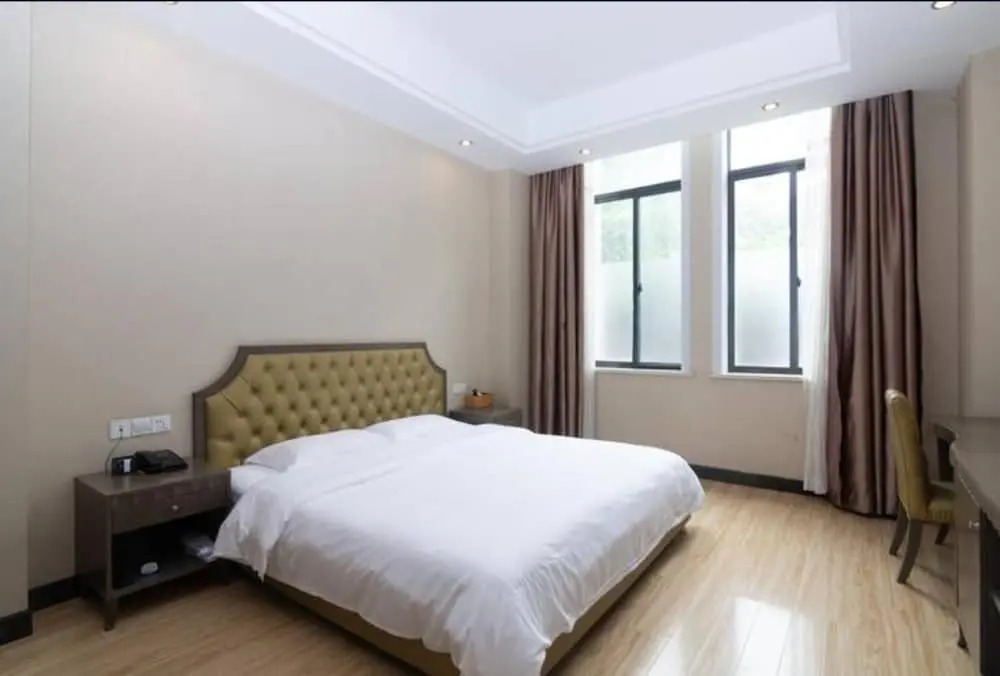 Shine Apartment