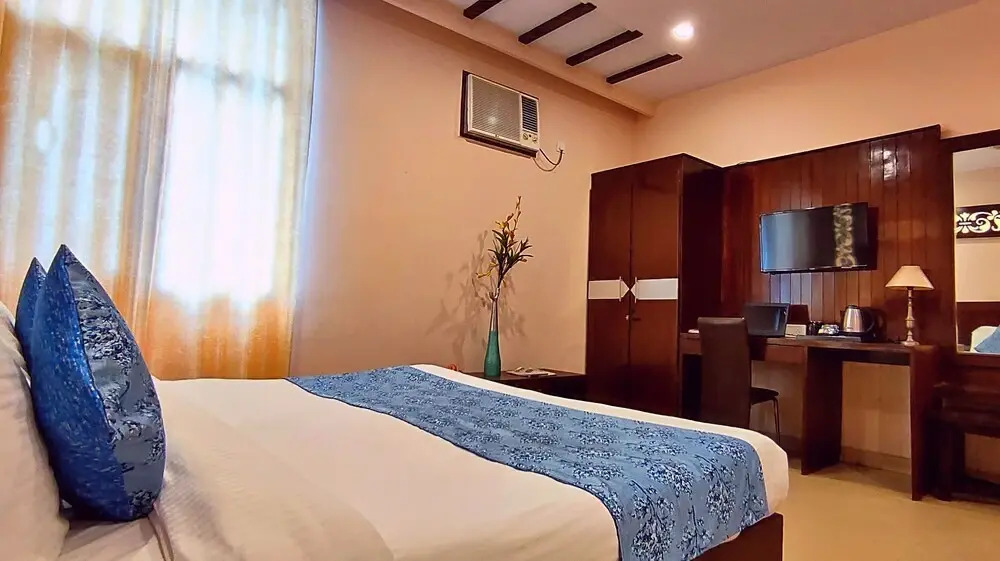 Park Square Hotel And Banquet