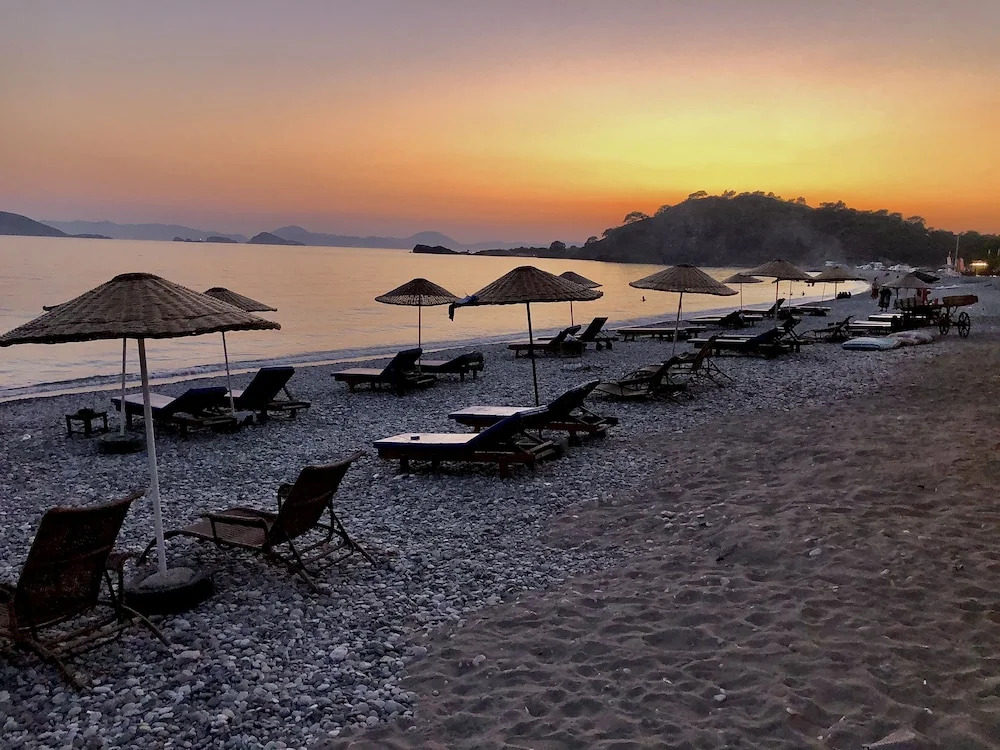 Zirkon Beach Camping