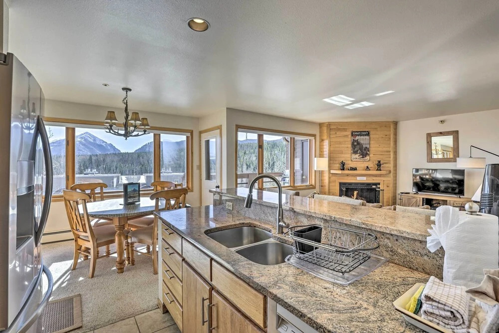 Condo w/ Views & Hot Tub Access in Silverthorne!