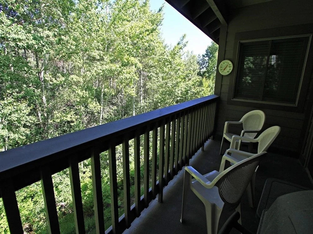 Snow Flower 158 3 Bedroom Condo by RedAwning