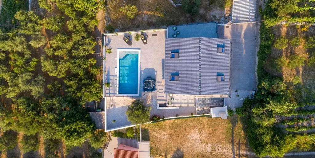 Luxury villa Stocia Split with swimming pool, sauna and jacuzzi in a peaceful location in Split