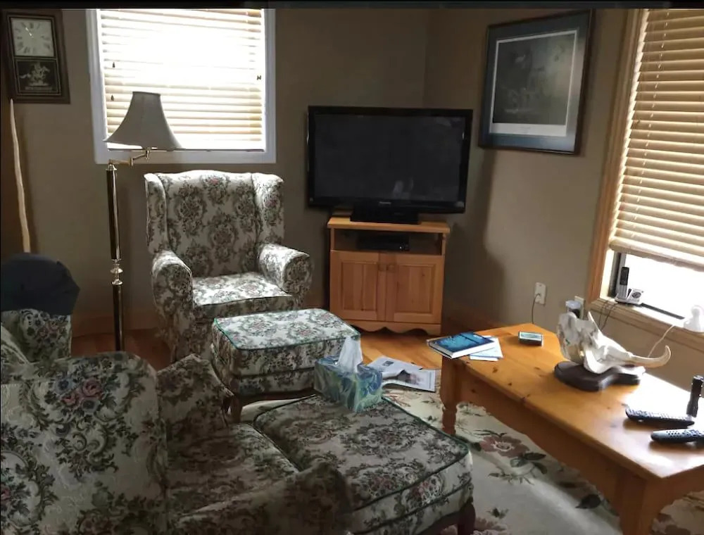 Salmon Pool Inn