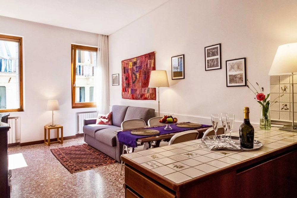 San Severo Bright Stylish Apartments Canal View