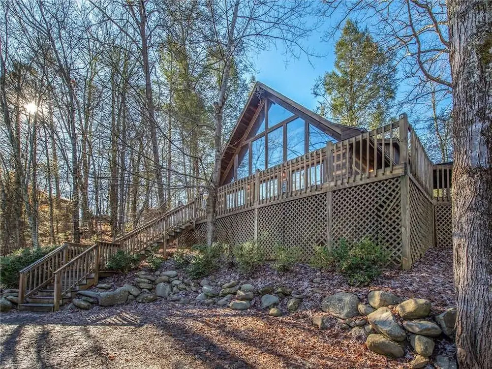 Bear Cave Haus  2 Bedroom Home with Hot Tub